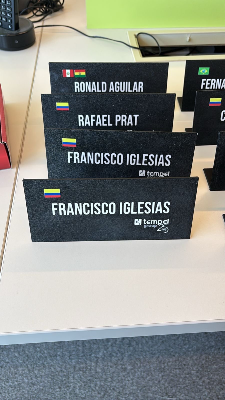 Placas Identificatorias Personalizadas Temple Group